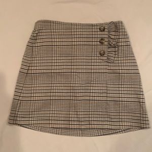 Girls plaid skirt cream/beige/black/light blue size small